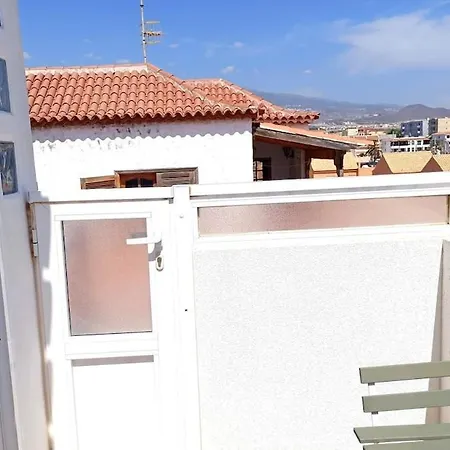Daire Bright With Private Entrance And Balcony *