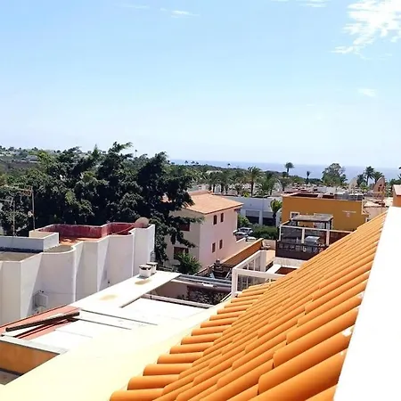 Bright With Private Entrance And Balcony *