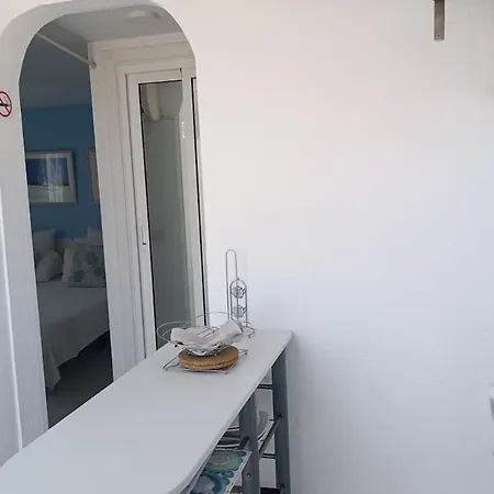 Bright With Private Entrance And Balcony Apartmán *